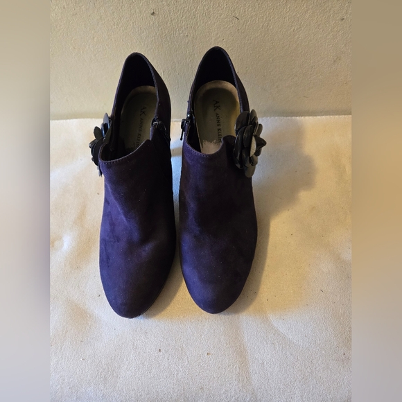 Anne Klein Women's  Shoes Suede  Purple  Zip Up Ankle Boots With flower Size 10M - Picture 10 of 15